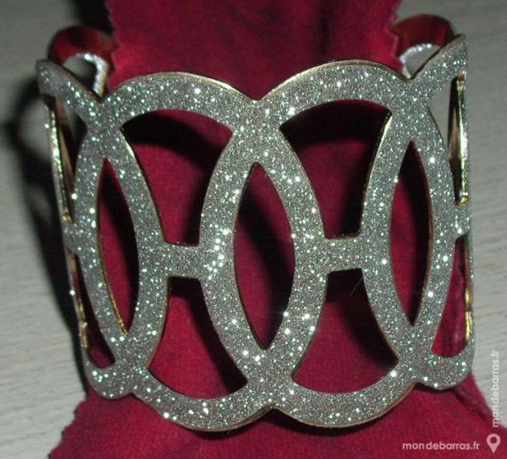 Bracelet manchette chic Bijoux et montres
