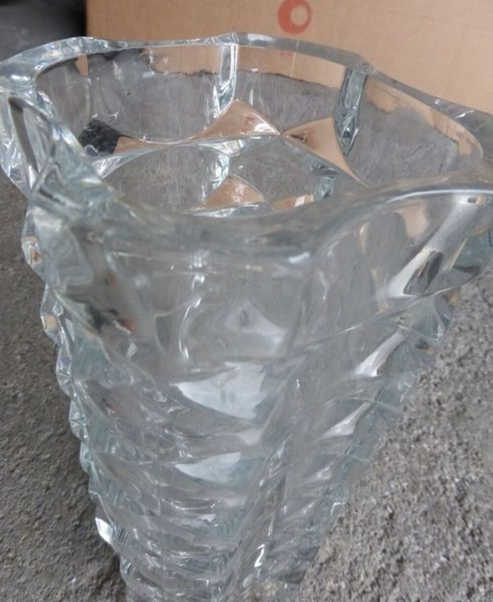 VASE (grand) en verre transparent "travaill&eacute; Décoration