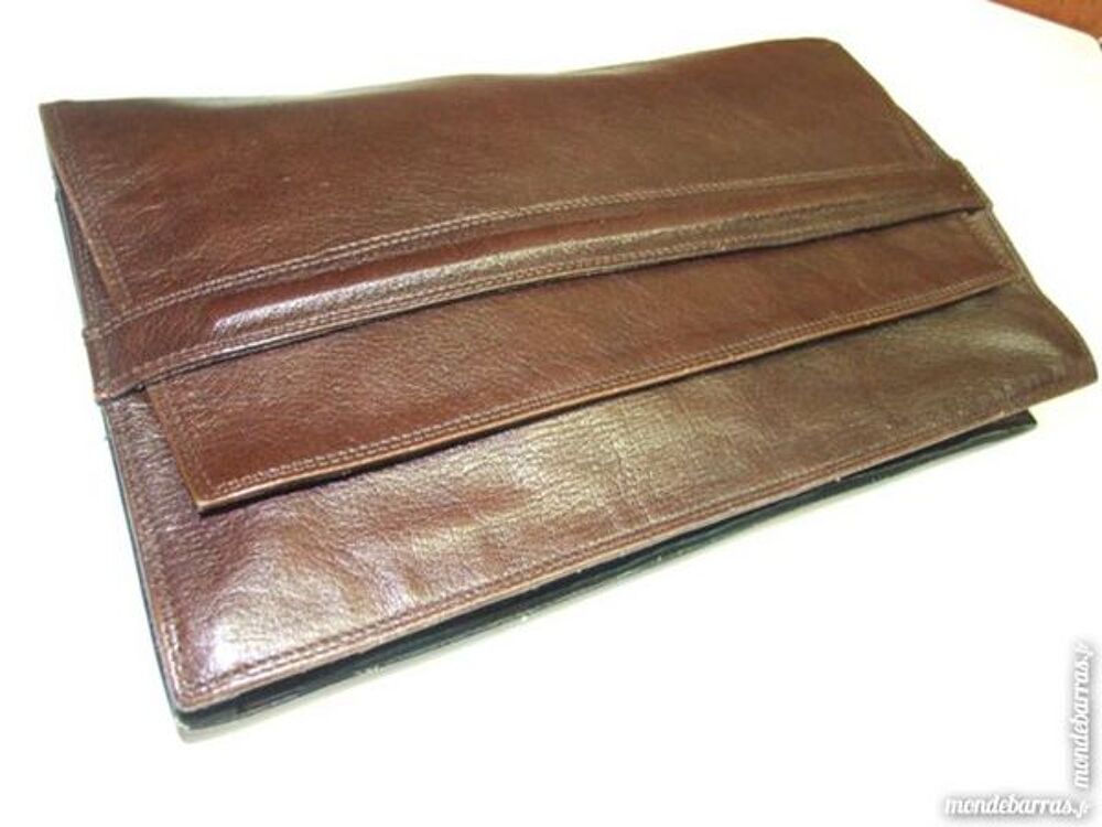 grande pochette CUIR grrain&eacute; Maroquinerie