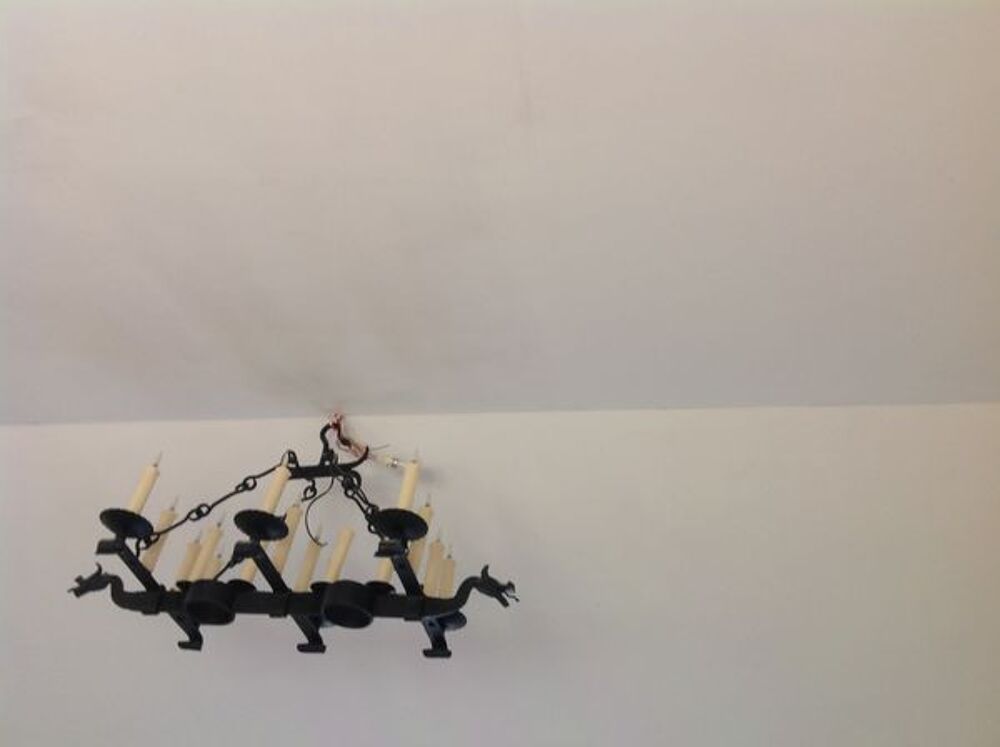 Plafonnier fer forg&eacute; dragon avec 16 bougies Décoration