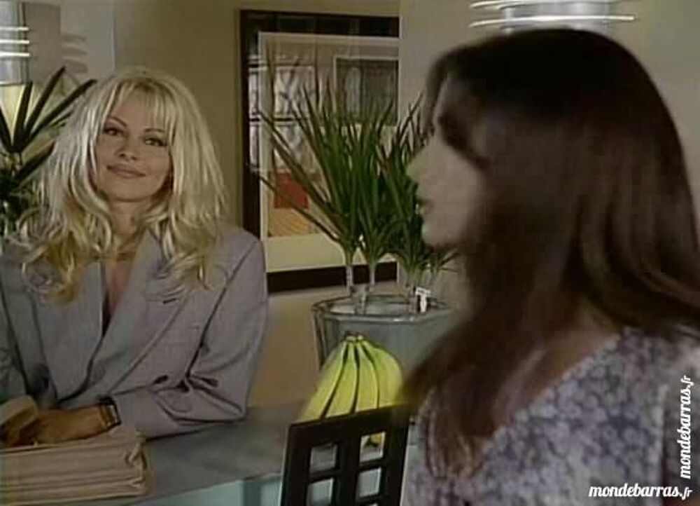 K7 Vhs : La Blonde et le priv&eacute; (153) DVD et blu-ray