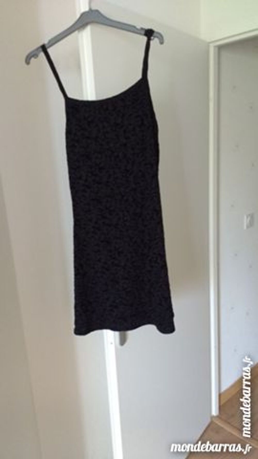 V&ecirc;tements robes taille 42 et veste en 46 Vêtements