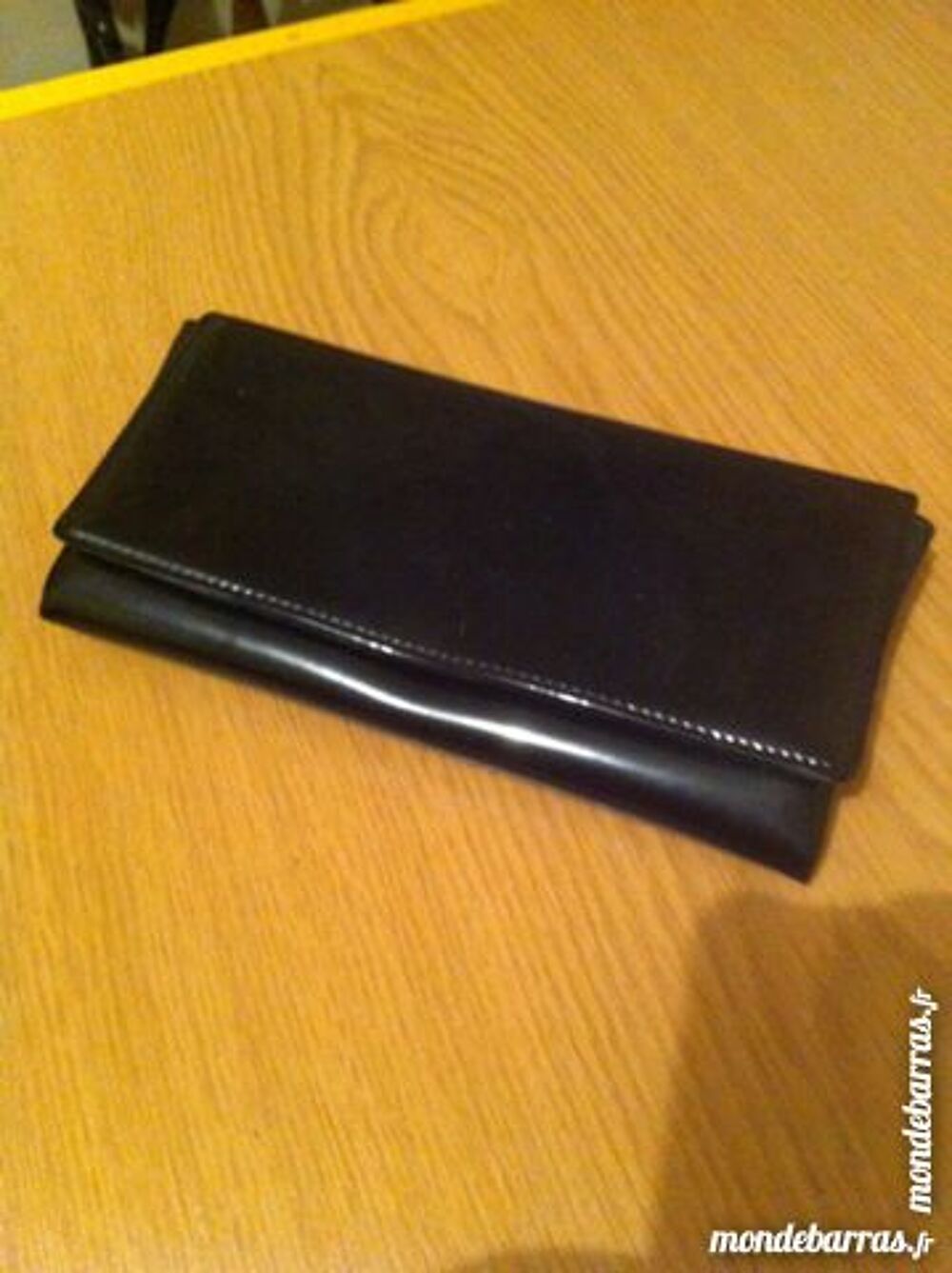 pochette noire pour c&eacute;r&eacute;monie Bijoux et montres