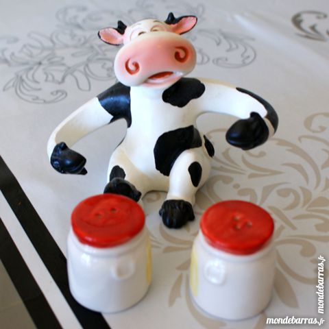 Porte sel et poivre vache en rsine 5 Cabestany (66)
