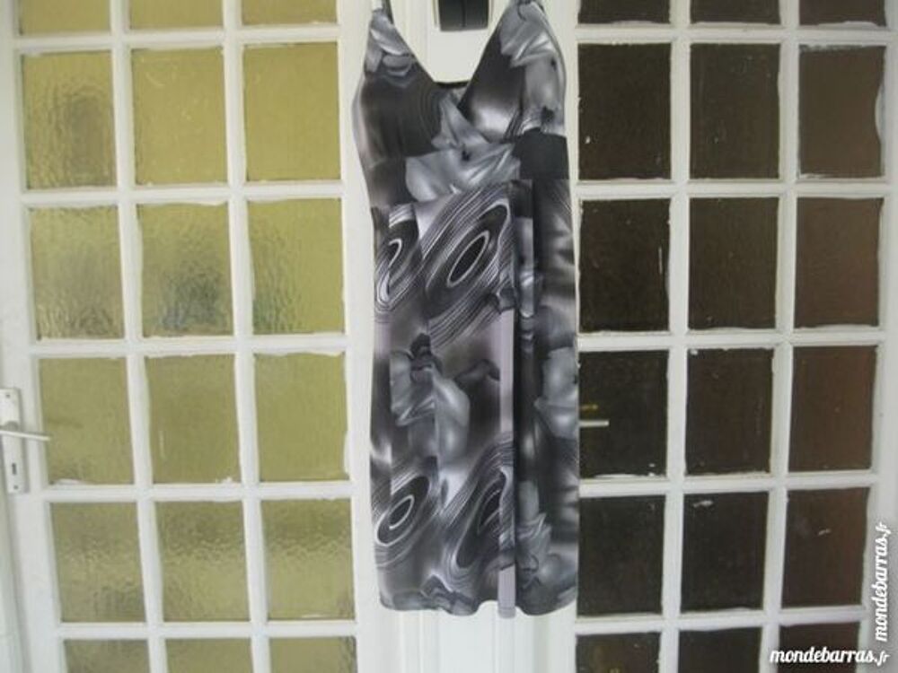 robe grise et noire Vêtements