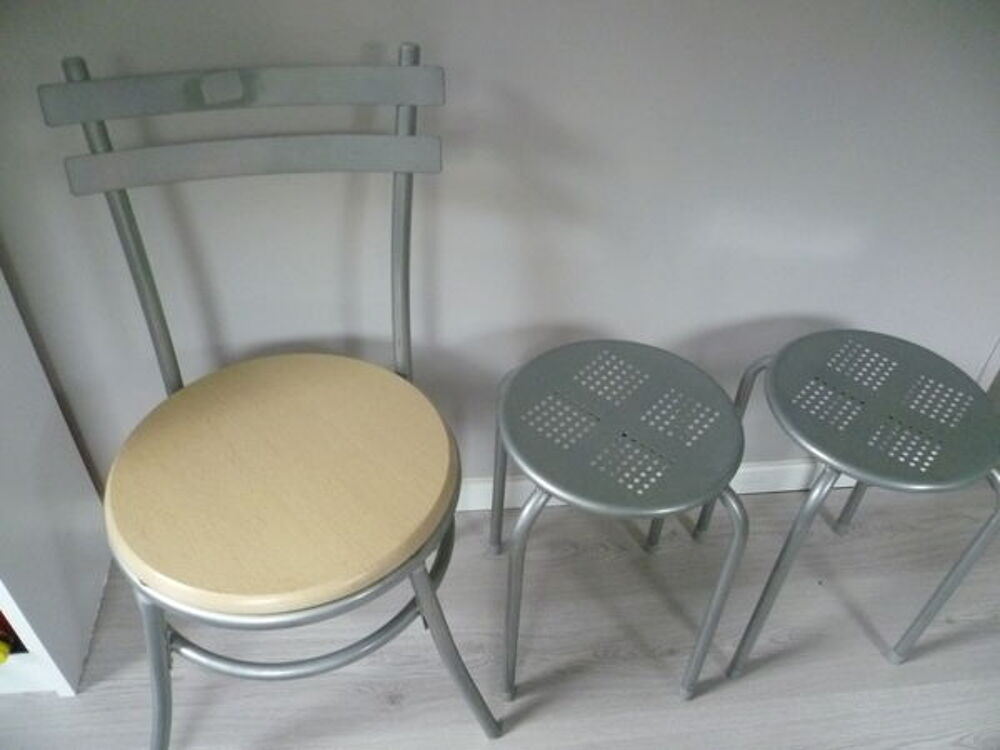 4 chaises de cuisine 2 tabourets Meubles