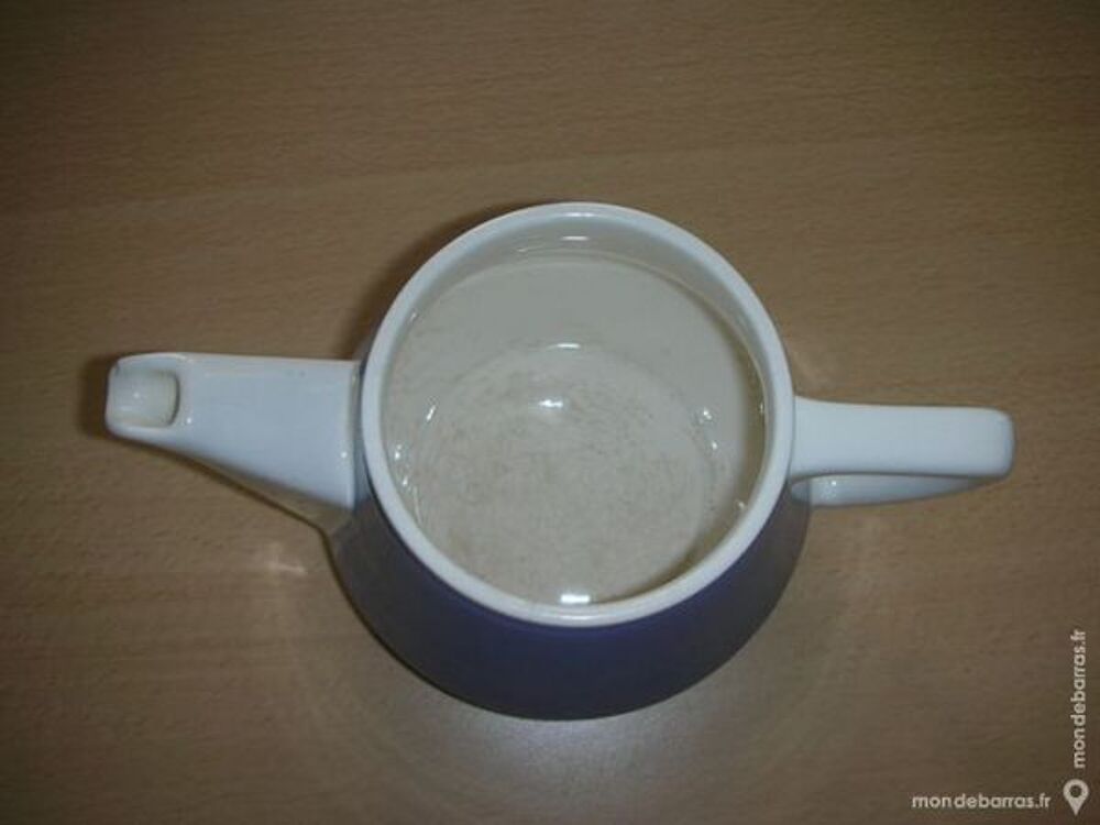 Pot &agrave; eau en faience bleue Cuisine