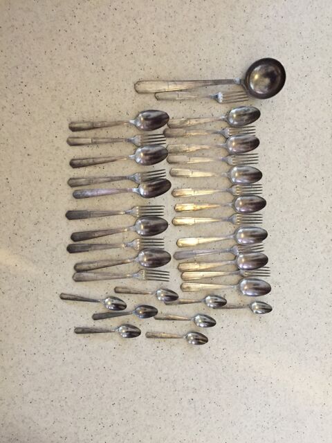 A VENDRE mnagre ancienne EN ARGENT ( voir PHOTOS ET poinon ARGENT) 150 Laon (02)