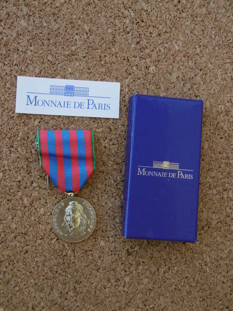 MEDAILLE COMMEMORATIVE FRANCAISE 13 Quinay (86)