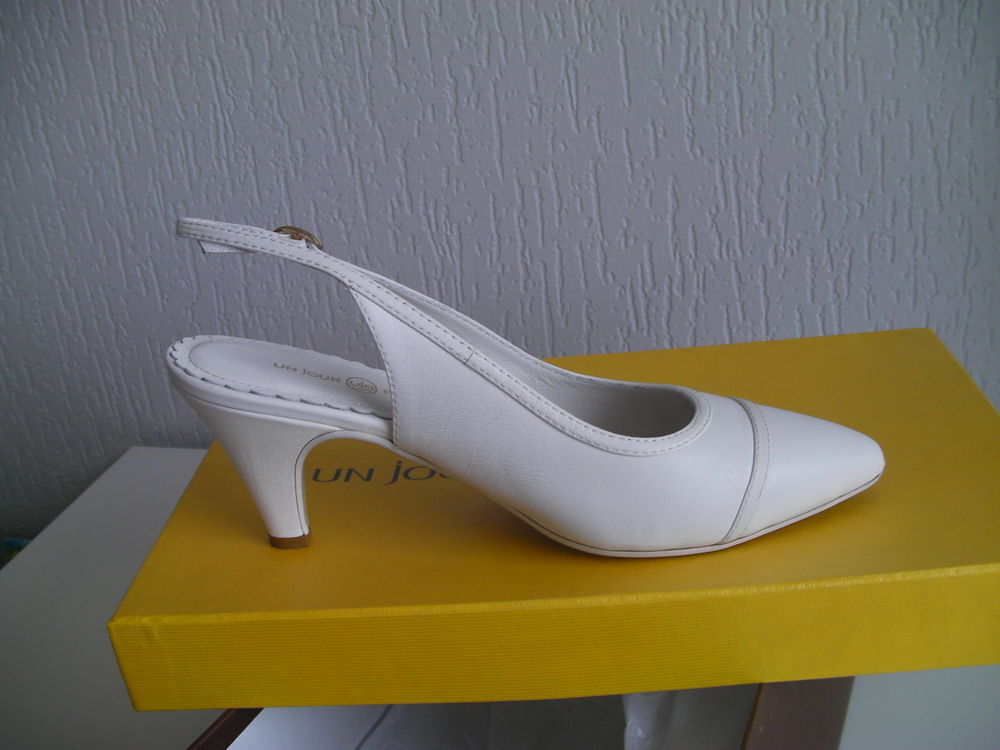 ESCARPINS BLANCS UJA Chaussures