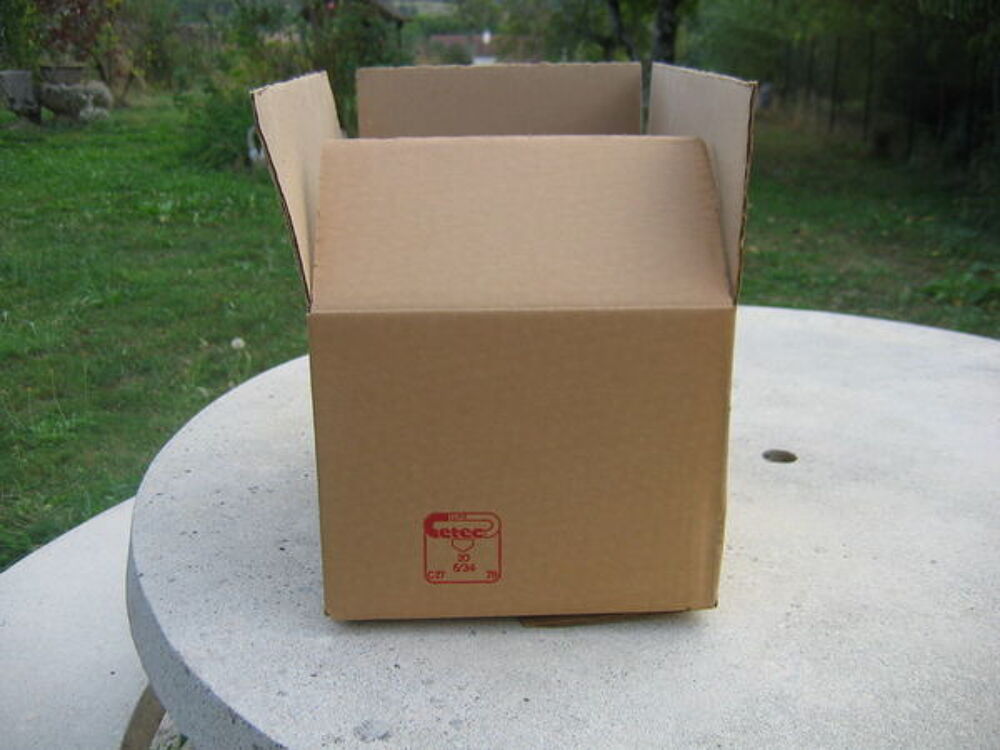 lots de 25 cartons neufs pour 12 bouteilles Jura ou autre... Bricolage