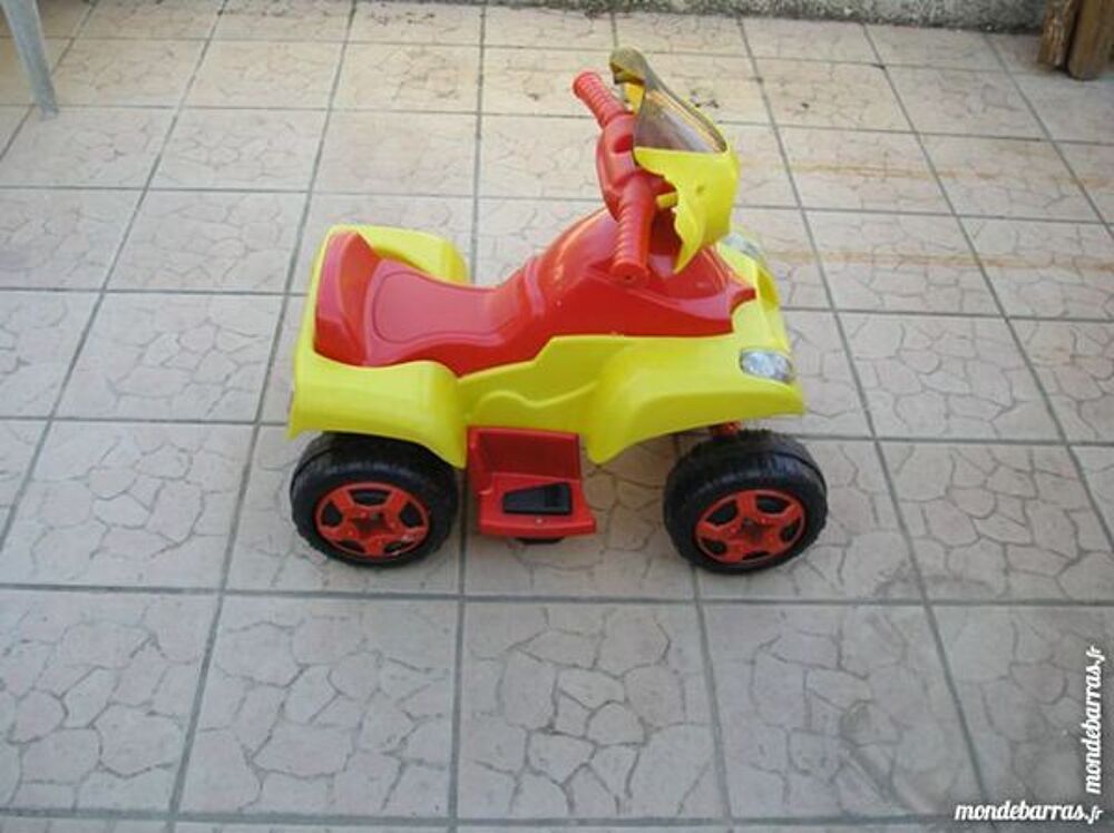 Quad &eacute;lectrique pour enfant En bon &eacute;tat Fonctionn Jeux / jouets