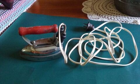 Vieux fer  repasser lectrique 19 Lsigny (77)