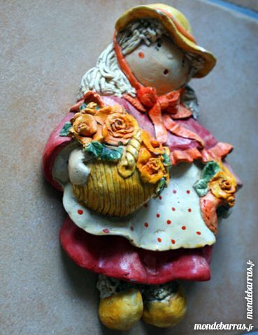 Poup&eacute;e en pl&acirc;tre fait main avec attache Décoration