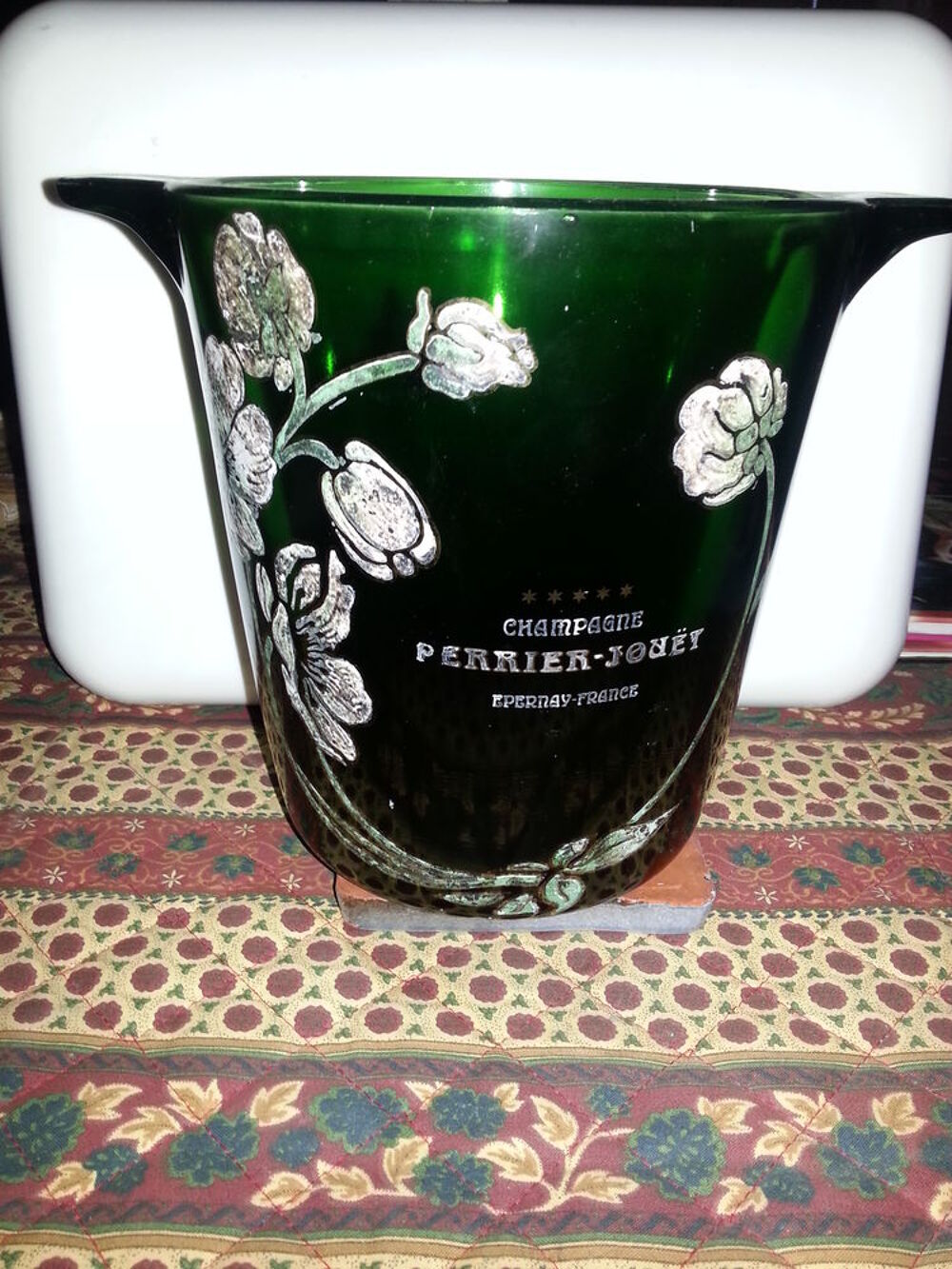 SEAU CHAMPAGNE PERRIER JOUET ET SES 5 VERRES
5 FLUTES Décoration