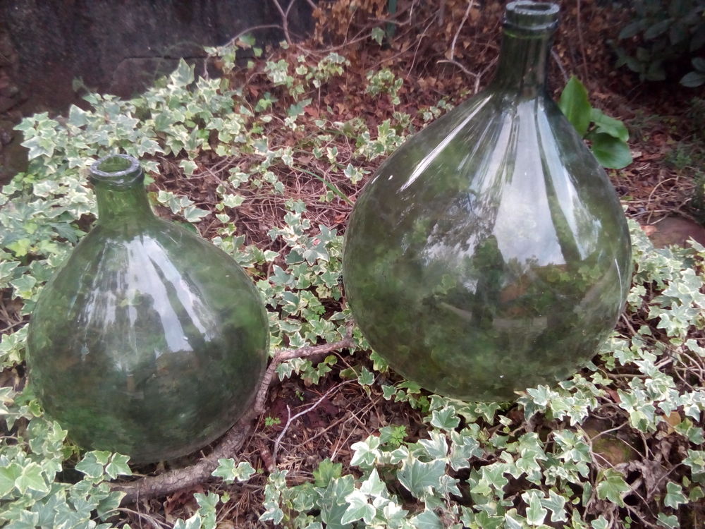 GROSSES DAME JEANNE de 20 et 15 L en verre vert Décoration