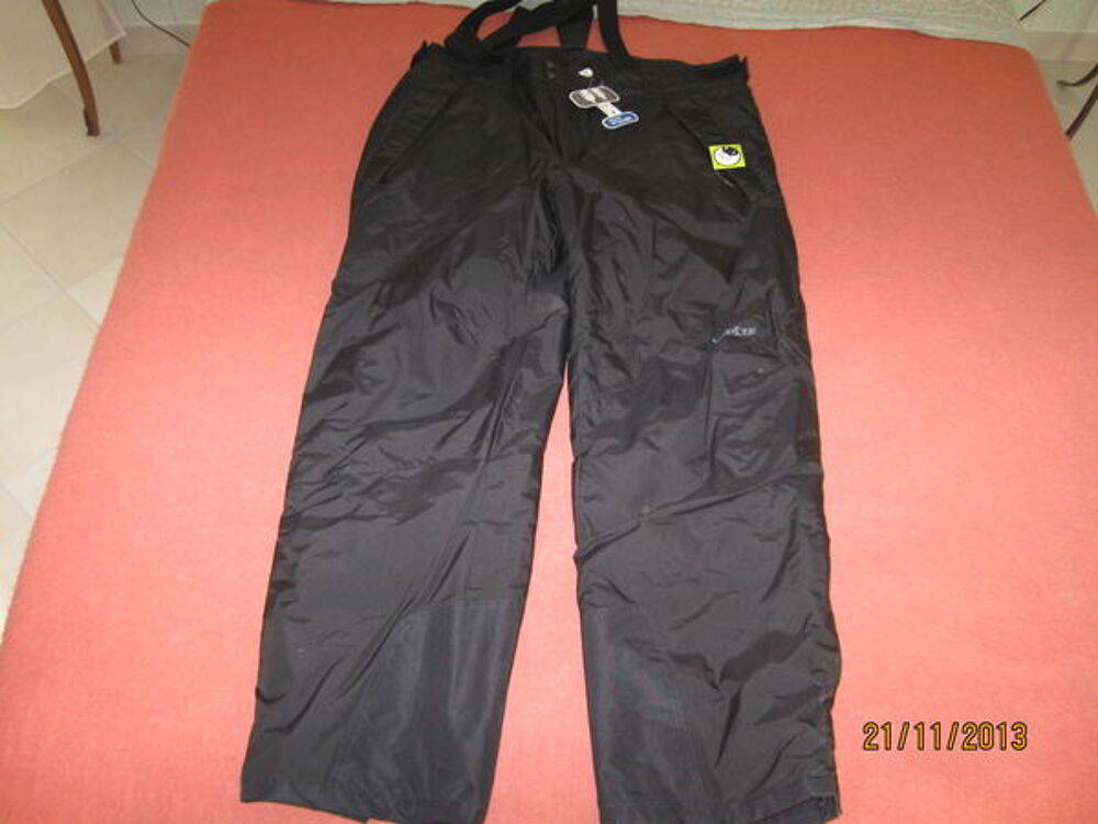 pantalon snowboard , ski neuf ! Sports