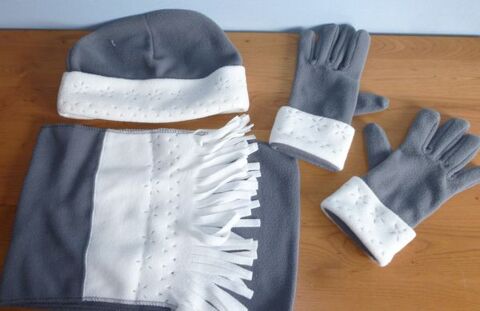 ensemble BONNET-GANTS-ECHARPE gris/blanc (fille) 10 Doussard (74)