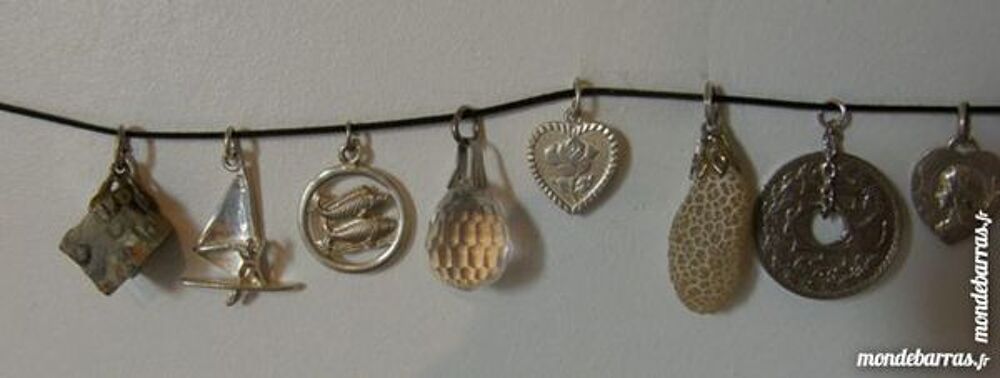 8 Divers Pendentifs Bijoux et montres