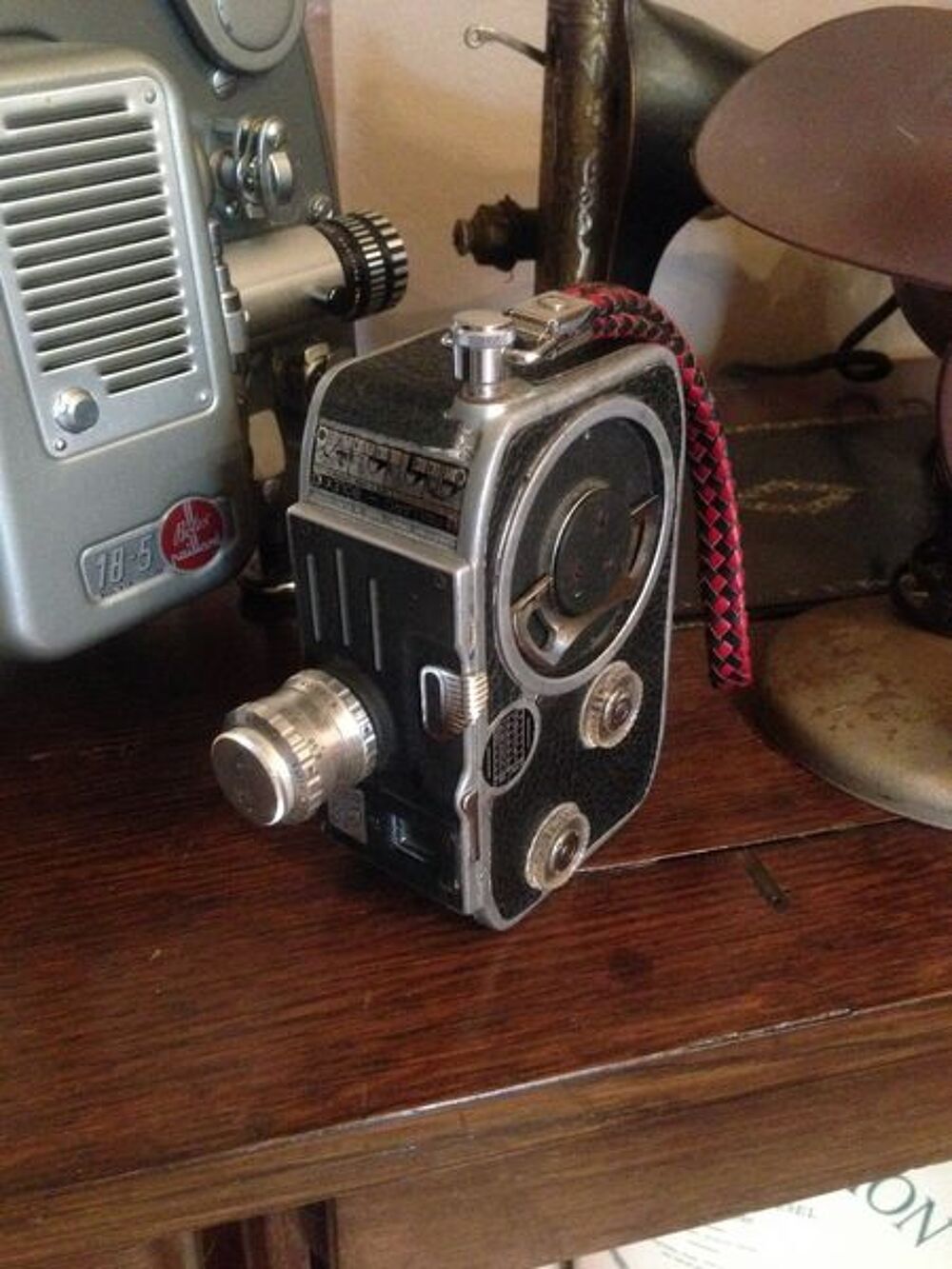 Projecteur Vintage et Camera Bolex Paillar et Polaroide Photos/Video/TV
