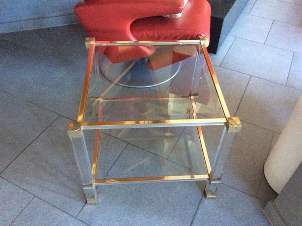 Petite table de salon dor&eacute; ,sur 2etages Meubles