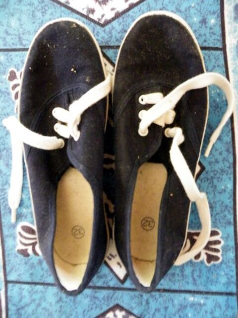 tennis noire lacet blanc taille 32 3 Viriat (01)