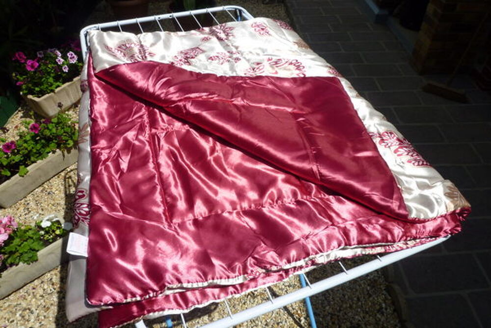 couette d'&eacute;t&eacute; rouge 1,20X1,60m Meubles
