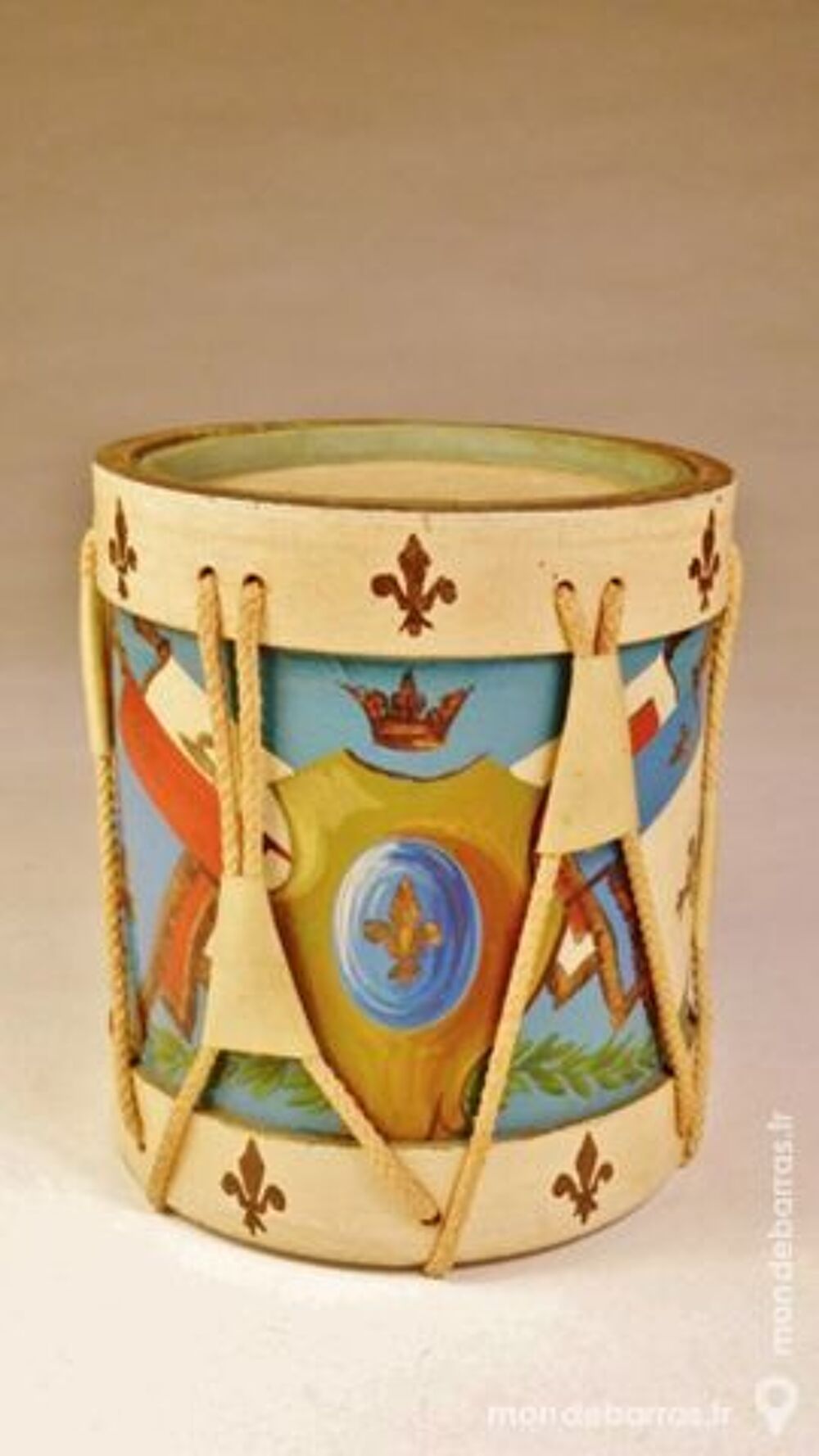 Pot &agrave; tabac en bois peint 