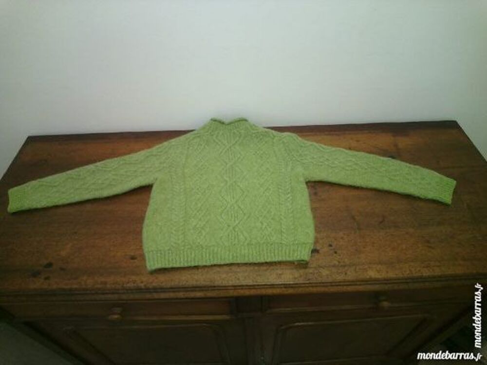 Pull de laine vert fait mains 8 ans - TBE Vêtements enfants