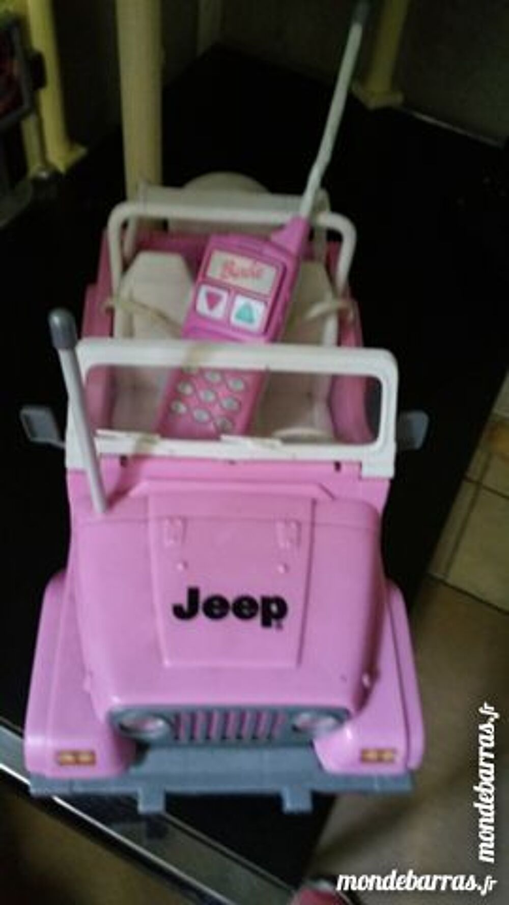 Voiture barbie t&eacute;l&eacute;command&eacute; Jeux / jouets