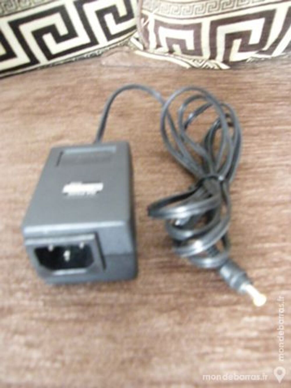 Adapteur AC/DC 220v/9v Matériel informatique