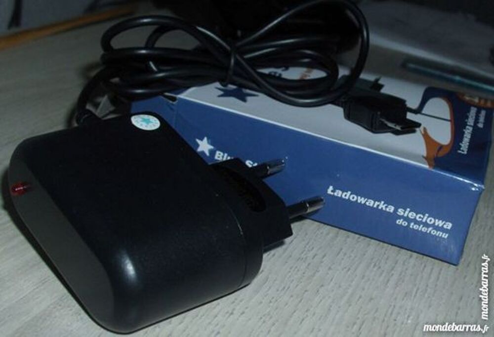 Chargeur neuf p.SAMSUNG D900i Téléphones et tablettes