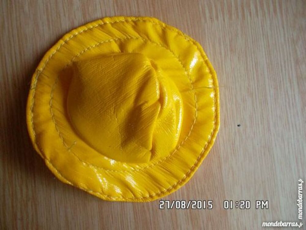 CHAPEAU CIRE JAUNE Jeux / jouets