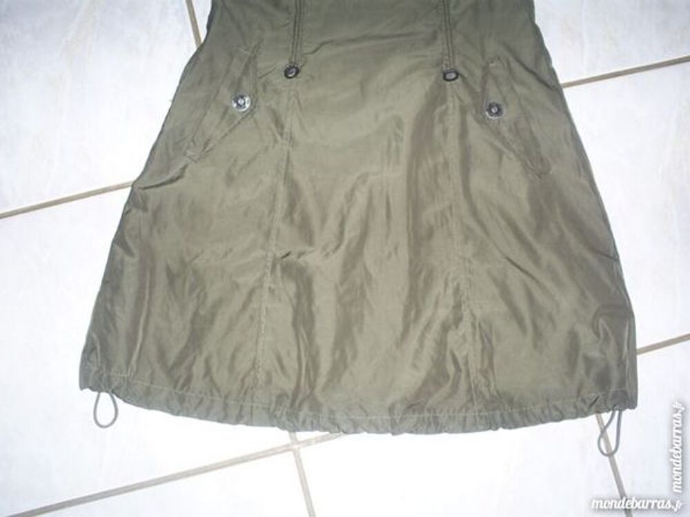 Robe L33 neuve Taille 3 Vêtements