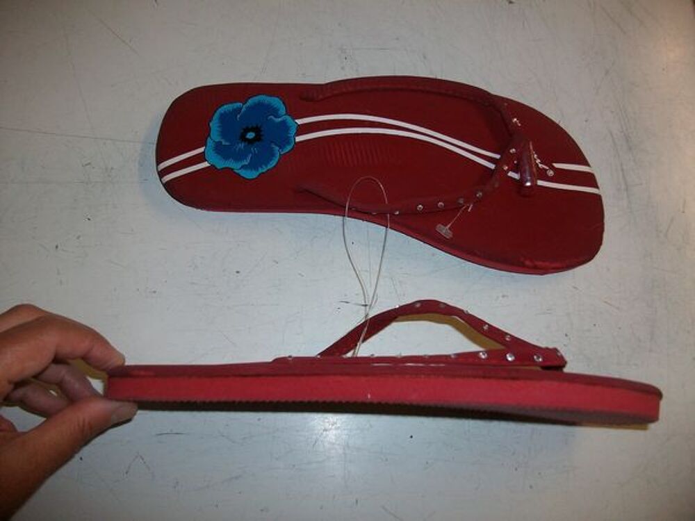 Tongs Rouge incrustation brillantes pt 38 -neufs- &agrave; 2,50  Chaussures