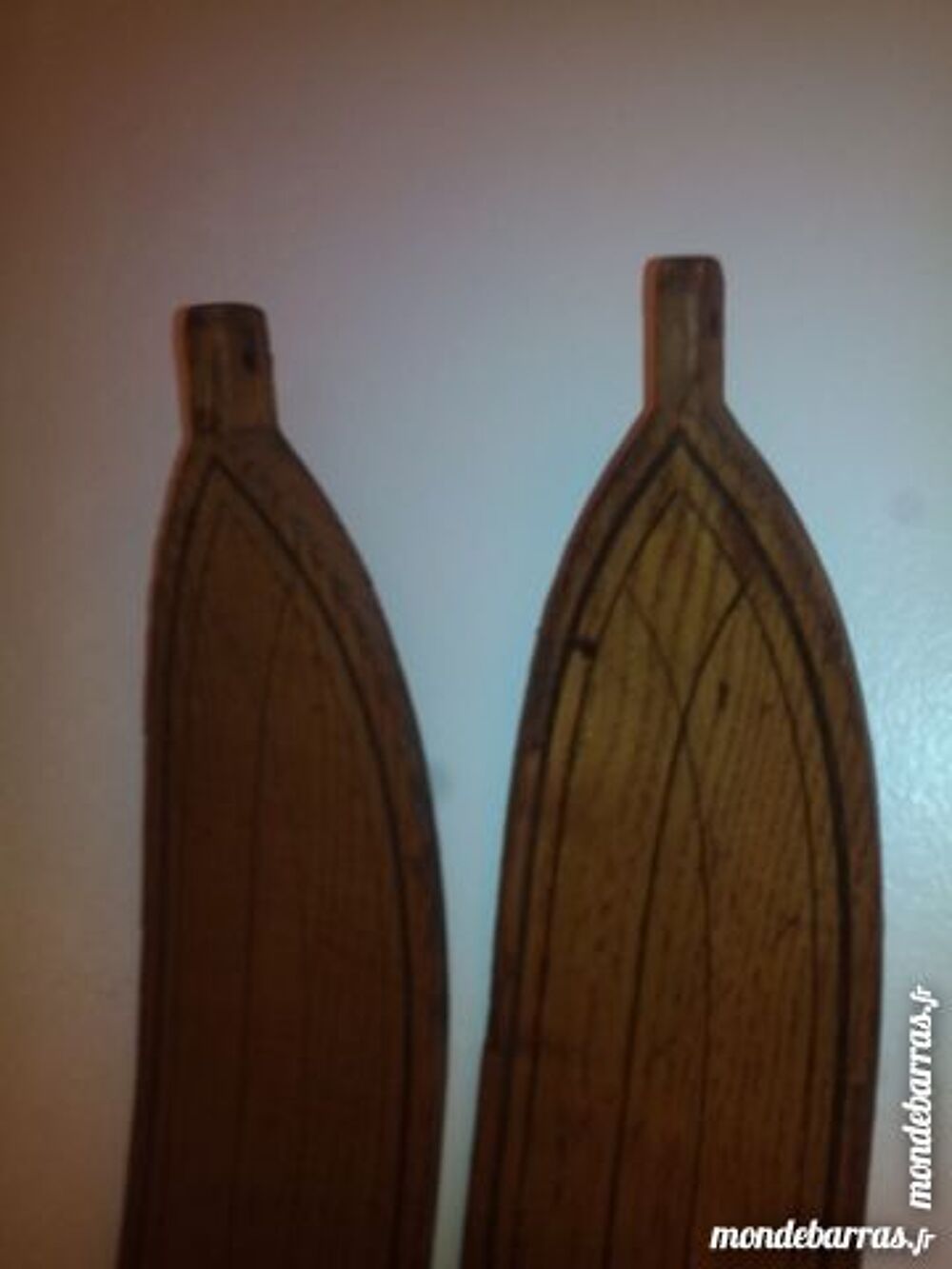 Lot de skis anciens en bois Meubles
