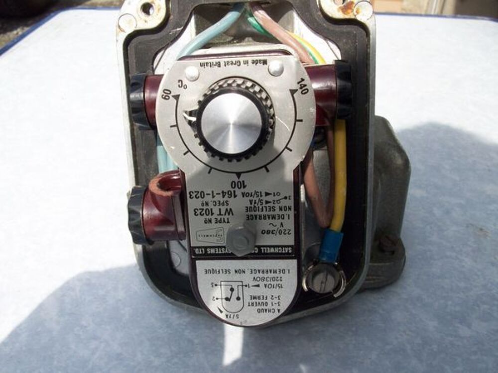 Thermostat plongeur boitier &eacute;tanche Bricolage