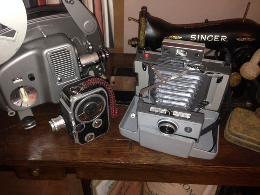 Projecteur Vintage et Camera Bolex Paillar et Polaroide Photos/Video/TV