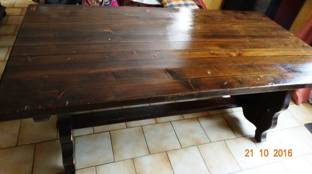 table monast&egrave;re et chaises Meubles