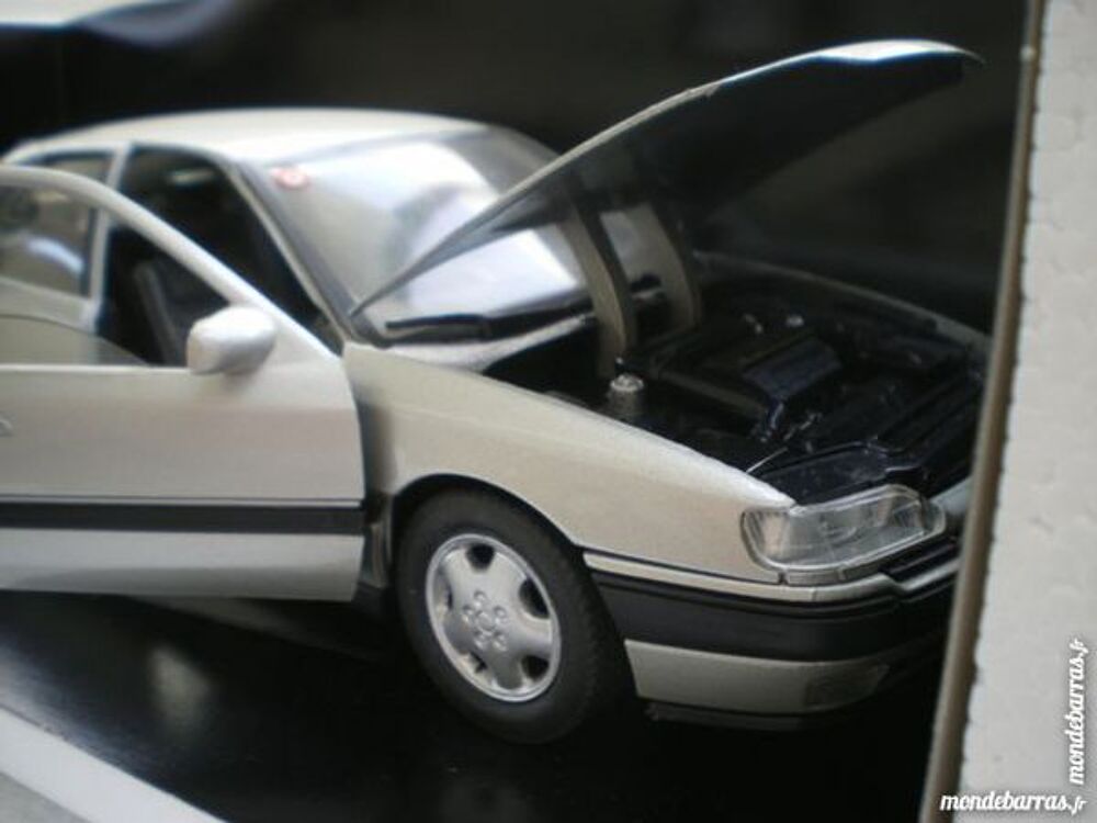 Renault Safrane beige 1/18 Solido Neuf Boite Jeux / jouets