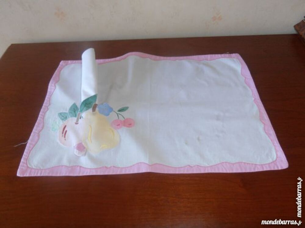 Set de table brod&eacute; rose + Serviette (68) Cuisine