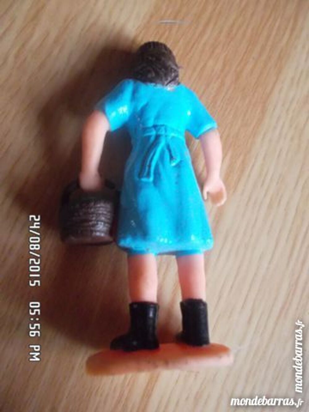 FIGURINE DAME PANIER A LA MAIN Jeux / jouets