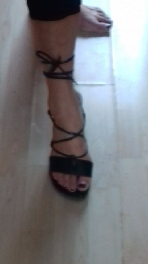 Chaussures ouvertes noires d'été 25 Noisiel (77)