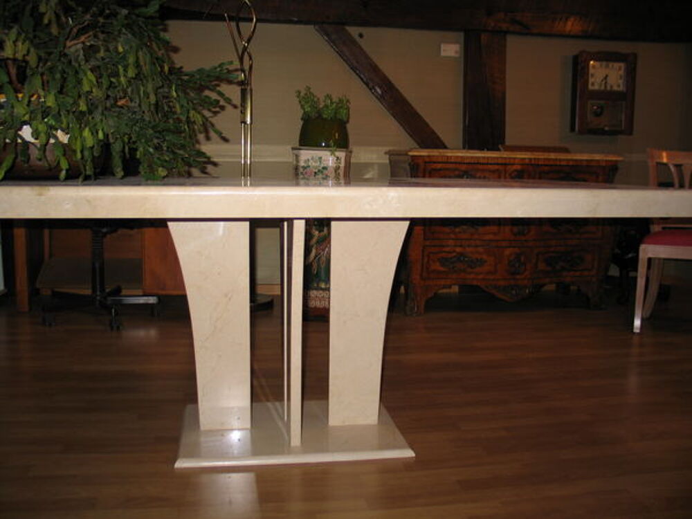 TABLE DE SALLE A MANGER EN MARBRE Meubles