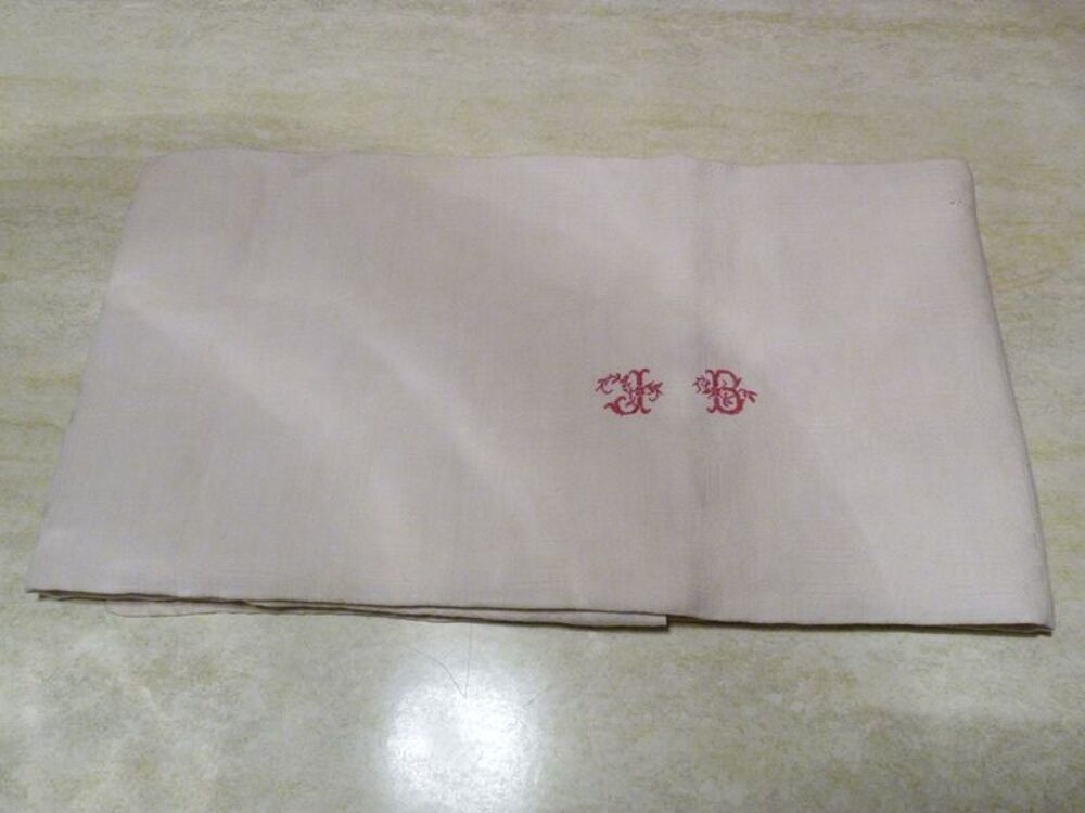 Nappe ancienne brod&eacute;e Décoration