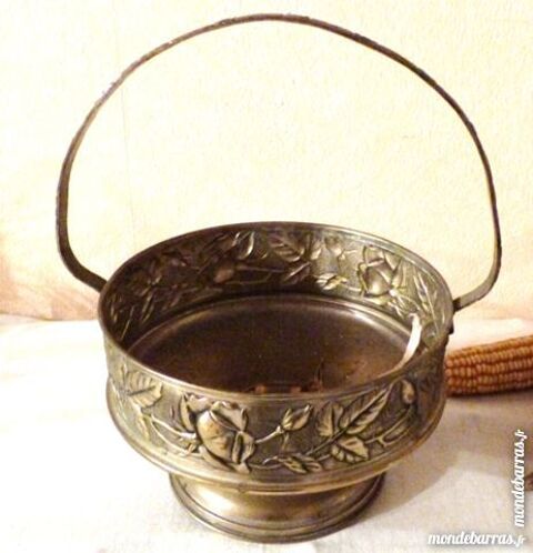 Coupe a fruits, vide poche,coupe � fleurs, laiton 9 �cuisses (71)