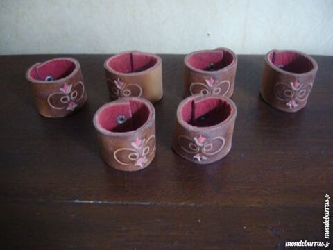original : 6 ronds de serviette en cuir d�cor� 12 Paris 18 (75)
