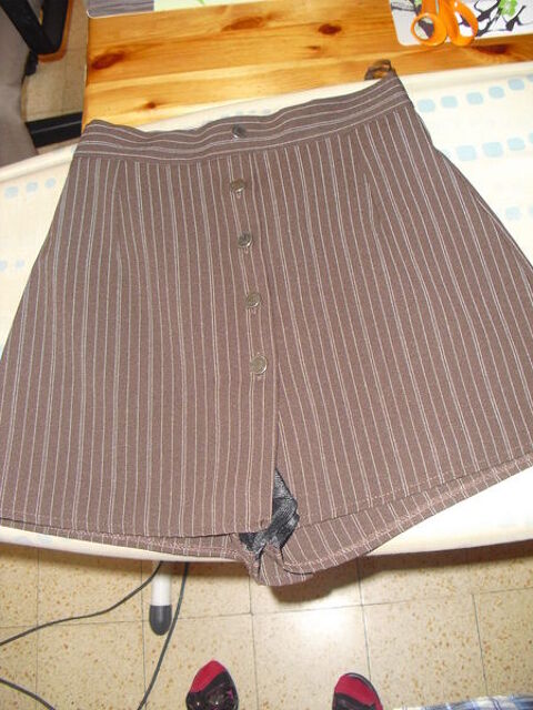 short court (effet jupe sur le devant) marron a rayures T34 4 Lyon 5 (69)