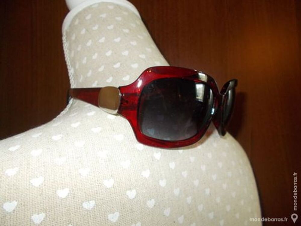 LUNETTE DE SOLEIL NEUVE Bijoux et montres