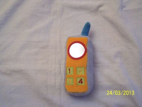 JOUET D'EVEIL 1ER AGE TELEPHONE PORTABLE EN TISSU 5 Issy-les-Moulineaux (92)